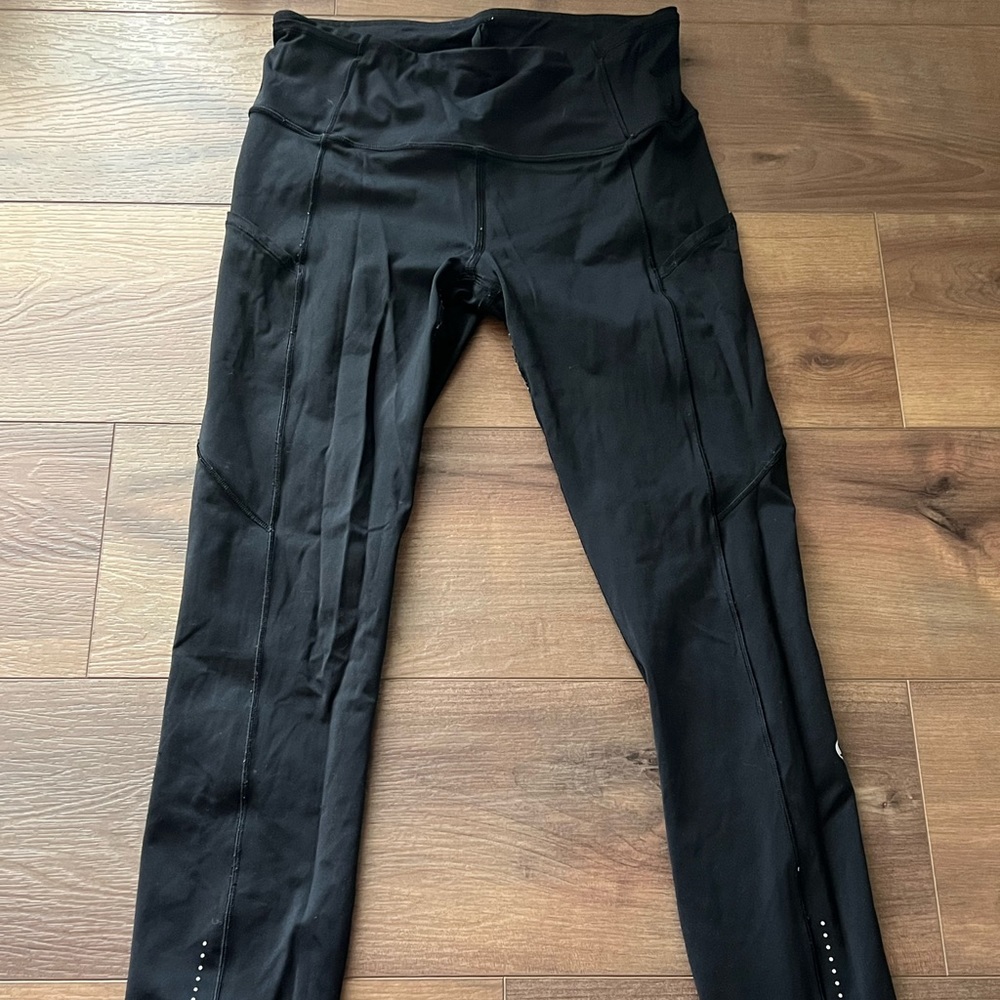 Black Lululemon leggings with pockets 25”